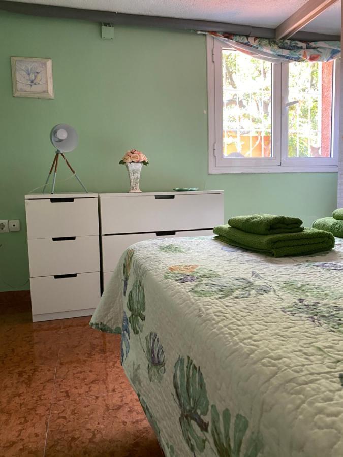 Estudio En La Playa De Calafell. Barcelona Екстериор снимка